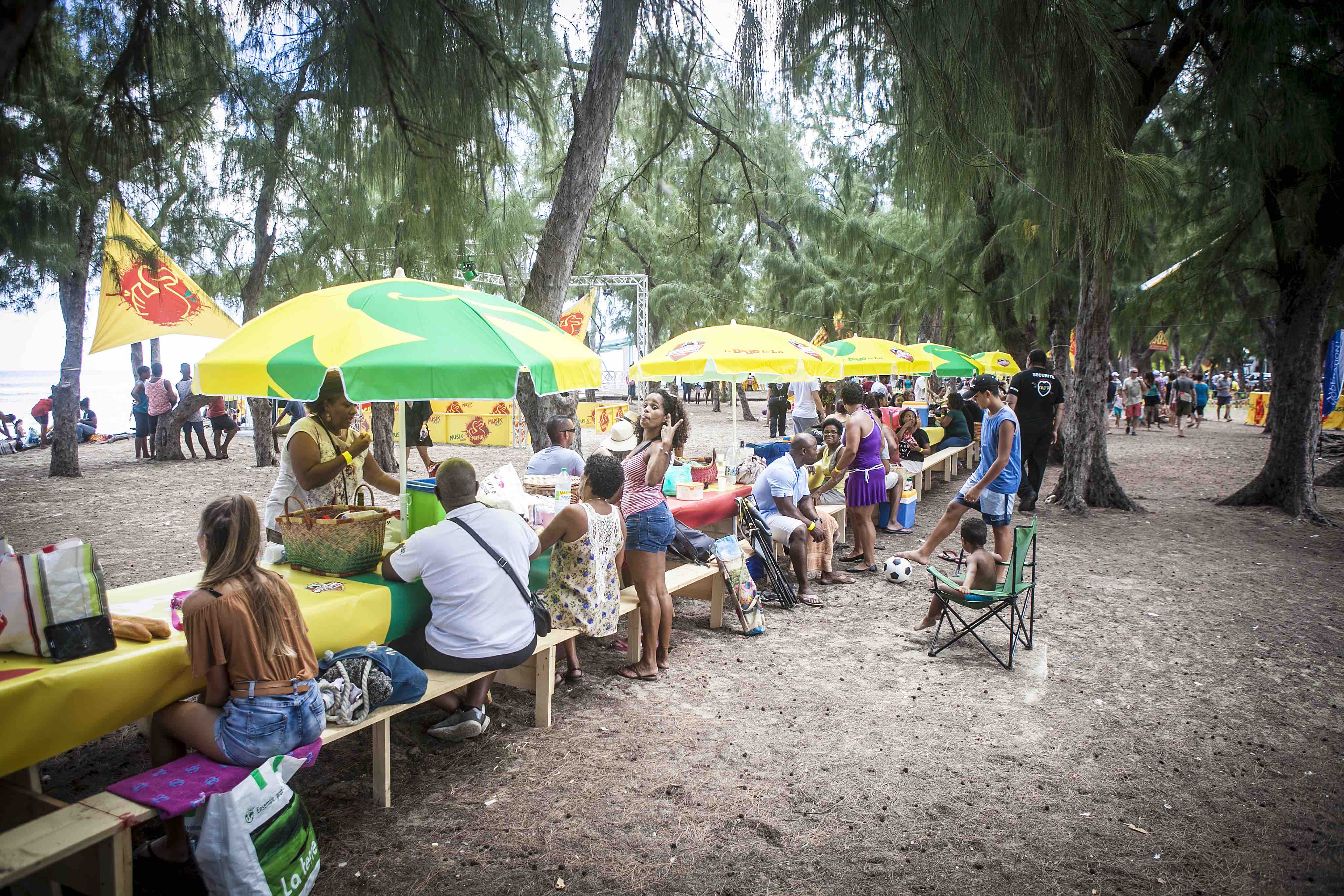 #LaReunionLéLà: Notre île dans le Guiness Book de la plus longue table de pique-nique !