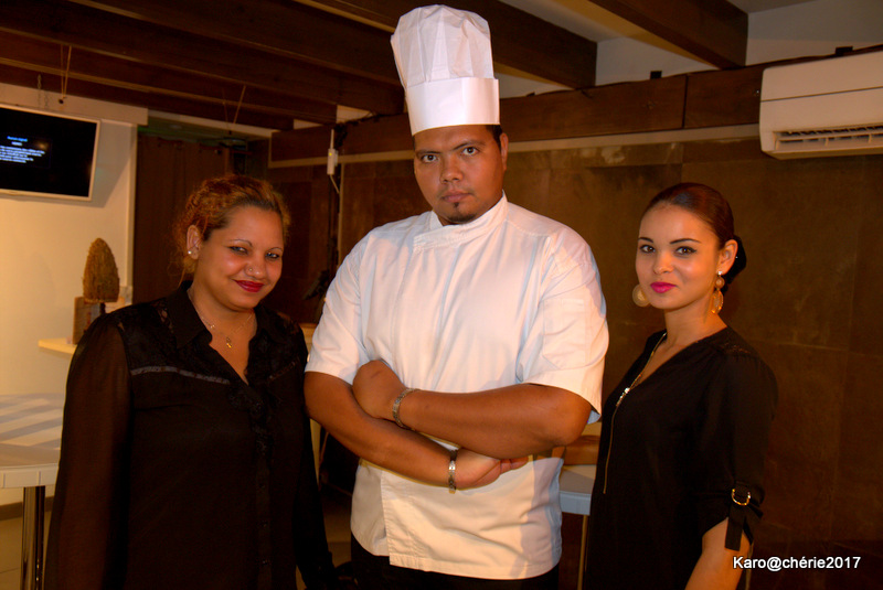 Frédéric Ah-Yane Chef cuistot du King Barbecue avec les serveuses Tracy et Morgane