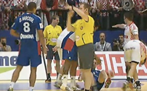 Euro 2010 : Narcisse donne l'égalisation aux Bleus à la mi-temps Euro 2010 : Narcisse donne l'égalisation aux Bleus à la mi-temps