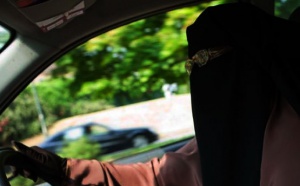 Niqab : Hebbadj en garde à vue prolongée, sa femme relâchée Niqab : Hebbadj en garde à vue prolongée, sa femme relâchée