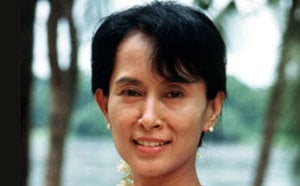 Birmanie: L'opposante Aung San Suu Kyi devient officiellement députée