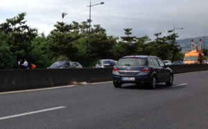 10h30 : Accident spectaculaire sur la 4 voies en direction de St-Denis 10h30 : Accident spectaculaire sur la 4 voies en direction de St-Denis