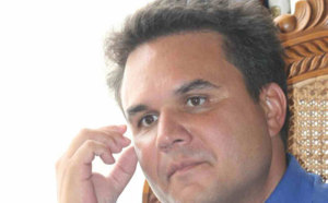 Législatives: Didier Robert soutient Nassimah Dindar, mais pas TAK Législatives: Didier Robert soutient Nassimah Dindar, mais pas TAK