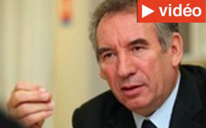 François Bayrou battu à Pau, va "prendre le recul qui s'impose" François Bayrou battu à Pau, va "prendre le recul qui s'impose"