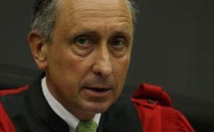 Philippe Courroye refuse d'être muté à la cour d'appel de Paris Philippe Courroye refuse d'être muté à la cour d'appel de Paris