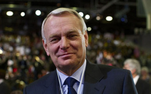 Ayrault annonce une baisse "modeste" et "provisoire" des taxes sur l'essence Ayrault annonce une baisse "modeste" et "provisoire" des taxes sur l'essence
