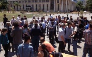 Près de 200 personnes pour soutenir les journalistes agressés Près de 200 personnes pour soutenir les journalistes agressés