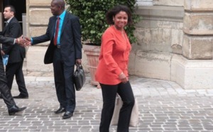 Monique Orphé arrivant au ministère des Outremer, 27 rue Oudinot à Paris Monique Orphé arrivant au ministère des Outremer, 27 rue Oudinot à Paris
