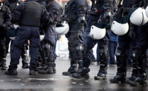 Tananarive : Violentes échauffourées entre police anti-émeute et étudiants Tananarive : Violentes échauffourées entre police anti-émeute et étudiants