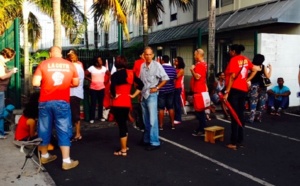 Les salariés grévistes de BioRéunion au Port ce matin