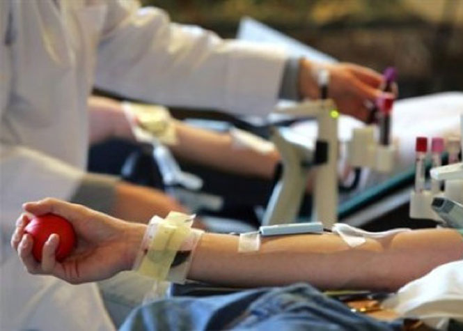 Le don du sang pourrait être ouvert aux homosexuels
