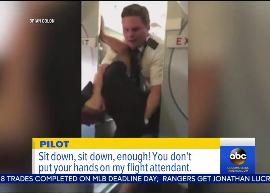 (Vidéo) Etats-Unis : un pilote d'American Airlines plaque au sol un passager ivre