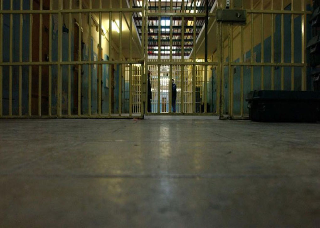 Valls annonce 33 nouvelles prisons