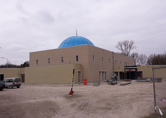 Cazeneuve ordonne la fermeture de 4 mosquées pour radicalisation