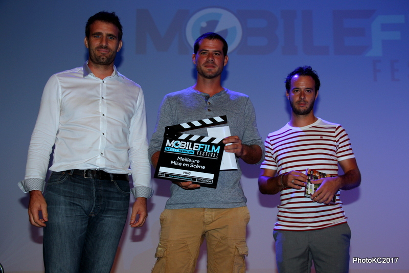 Prix de la Meilleure Mise en Scène remis par Laurent Vergès à Corentin Arnaud et Louis Cagnat pour "Hug"