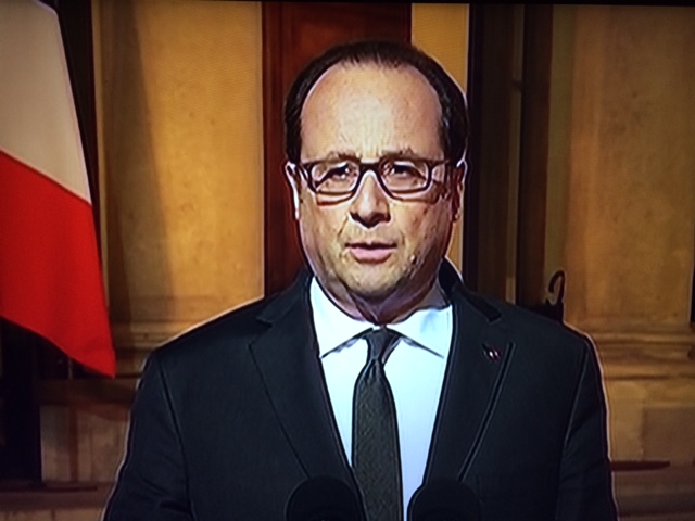 Les premiers mots de François Hollande après l'attaque visant des policiers à Paris