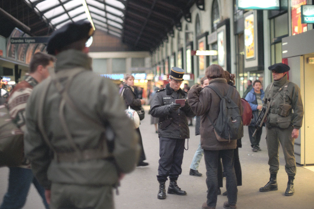 Un homme armé d'un couteau arrêté à Paris alors qu'il s'approchait de gendarmes