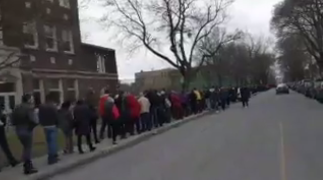 Deux heures de queue pour voter à Montréal