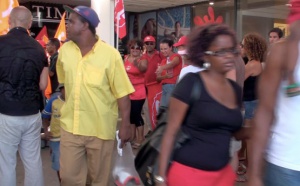16h : Après Carrefour, les grévistes obligent Jumbo Score à fermer