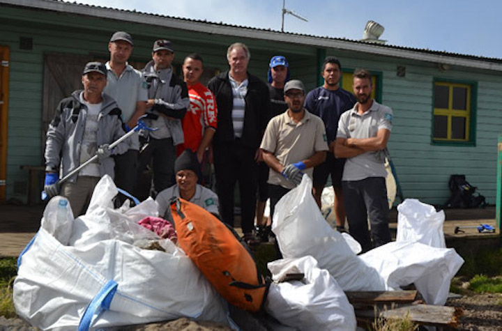 "Gran Mèt Prop" : 540 kilos de déchets évacués au Piton des Neiges - 24 mai 2017