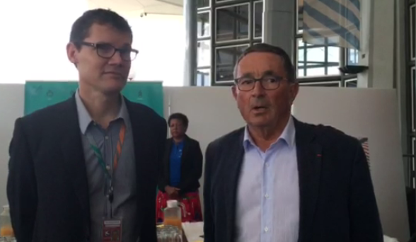 Jean-Paul Dubreuil (à droite), accueilli par Guillaume Branlat, président du directoire de l'aéroport Roland Garros