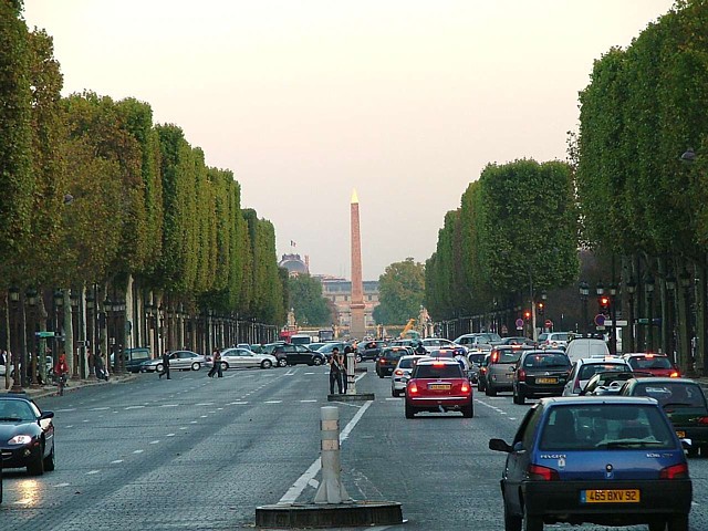 L'attentat a eu lieu dans la partie basse des Champs Elysées, à proximité du Grand Palais