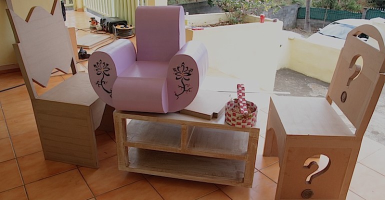 Plaine Saint-Paul : Du mobilier en carton fabriqué dans un Atelier Chantier Insertion