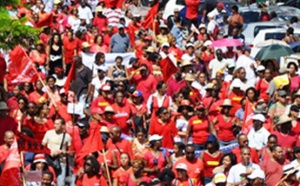 La Martinique et la Guyane rejettent le passage à l’article 74, à une très forte majorité