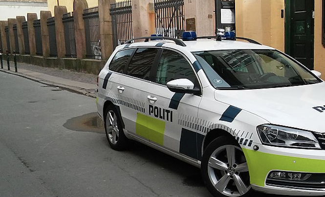 Danemark: Avec 1000 joints sur lui, un dealer confond une voiture de police avec un taxi