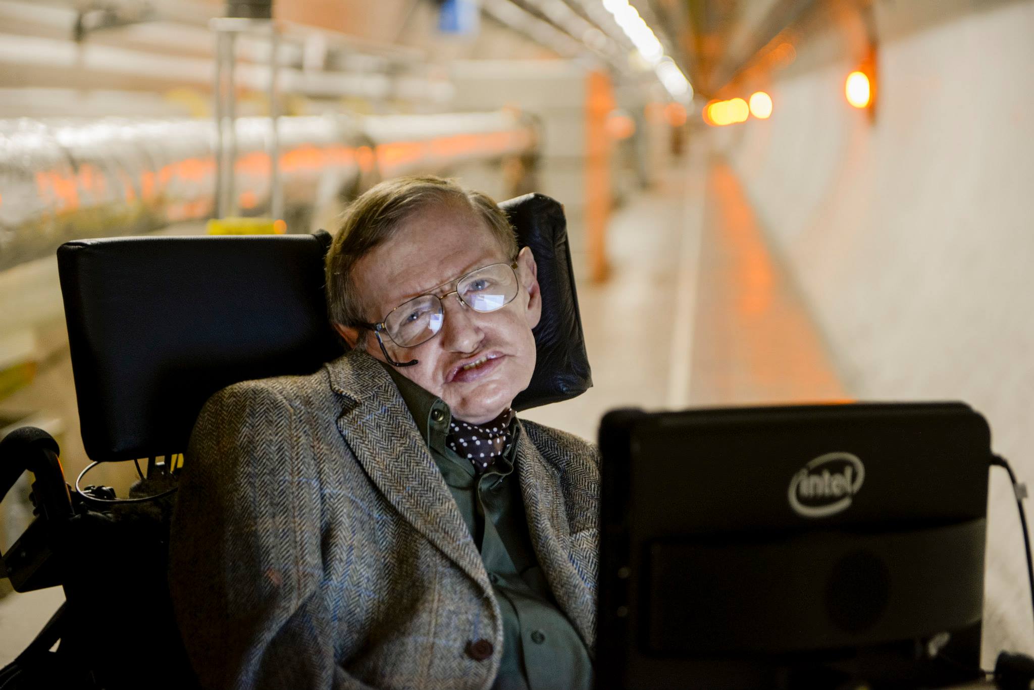 Le physicien anglais Stephen Hawking est mort