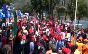 11h40 : Les manifestants veulent bloquer la route du Littoral