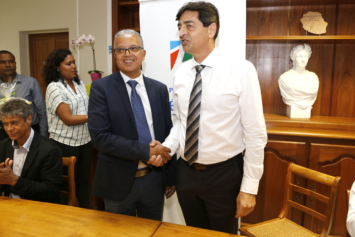 Le Département signe avec l'Entre-Deux - 2,4M€ alloués  Les signatures du Pacte de Solidarité se poursuivent