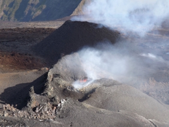 Volcan : Le trémor volcanique stabilisé sur des valeurs très faibles
