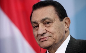Hosni Moubarak placé en détention