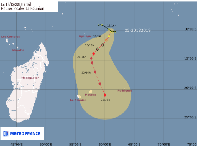 [Météo France] La perturbation tropicale à 1330 km des côtes réunionnaises