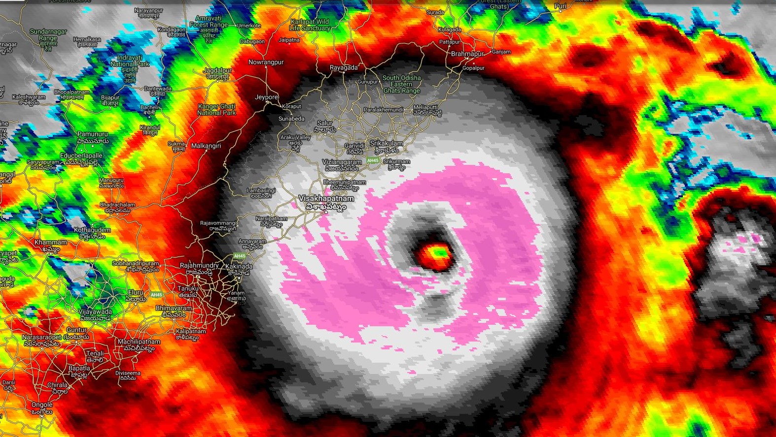 Le cyclone tropical intense FANI(01B) capturé par satellite à 12h40 heure des Mascareignes. Il s'intensifie encore et s'approche dangereusement des côtes indiennes.