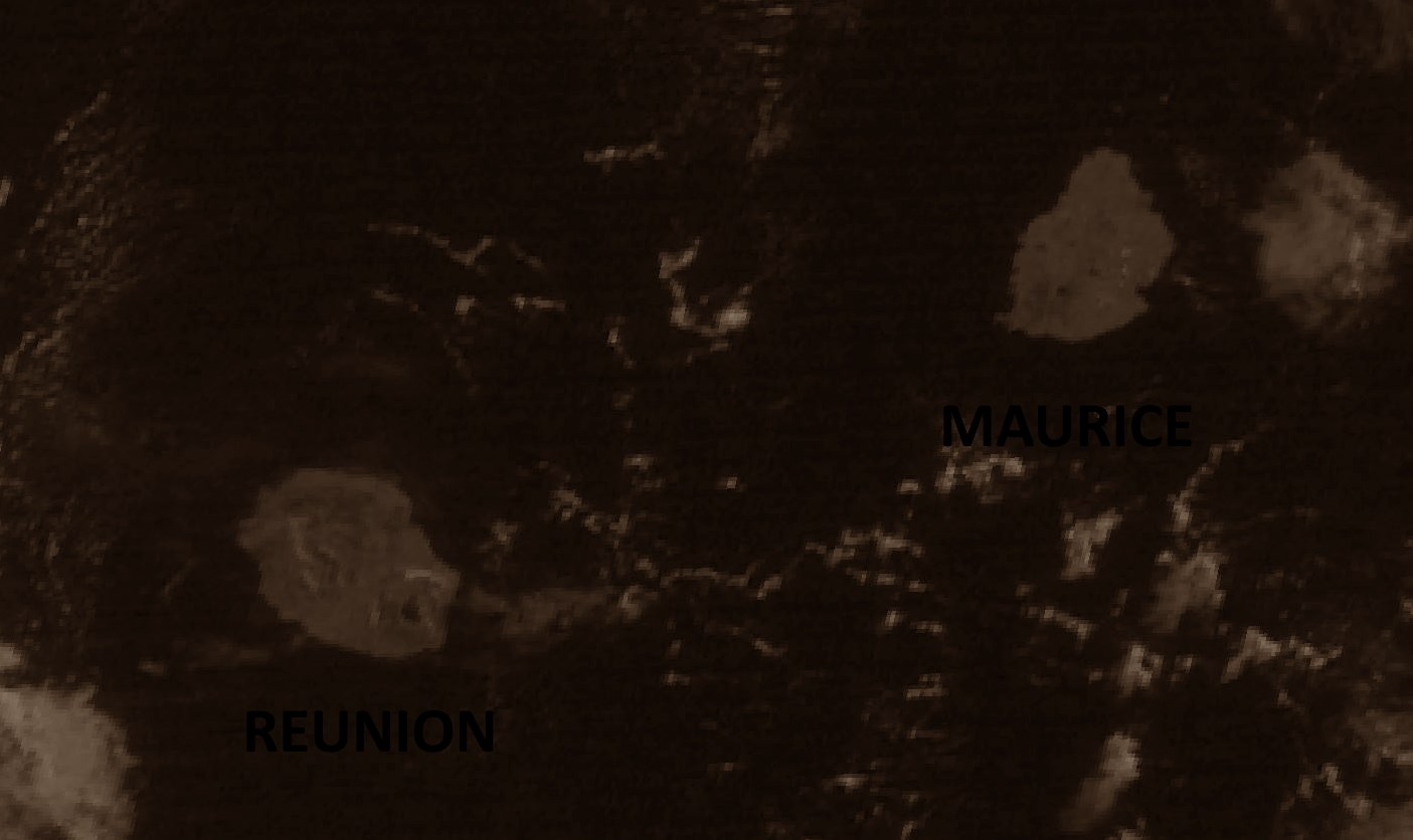 REUNION et MAURICE vues depuis 36000kms : on aperçoit aisément la région du Piton de la Fournaise ou encore Mare Aux Vacoas. Insat3d à 9heures. Crédit image IMD