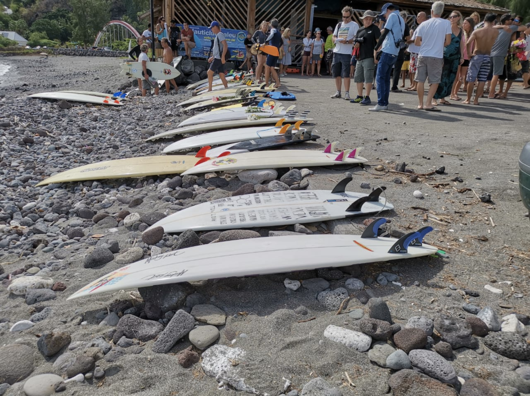 ▶️  LIVE St-Leu: Hommage à Kim, le surfeur victime de l'attaque mortelle de requin