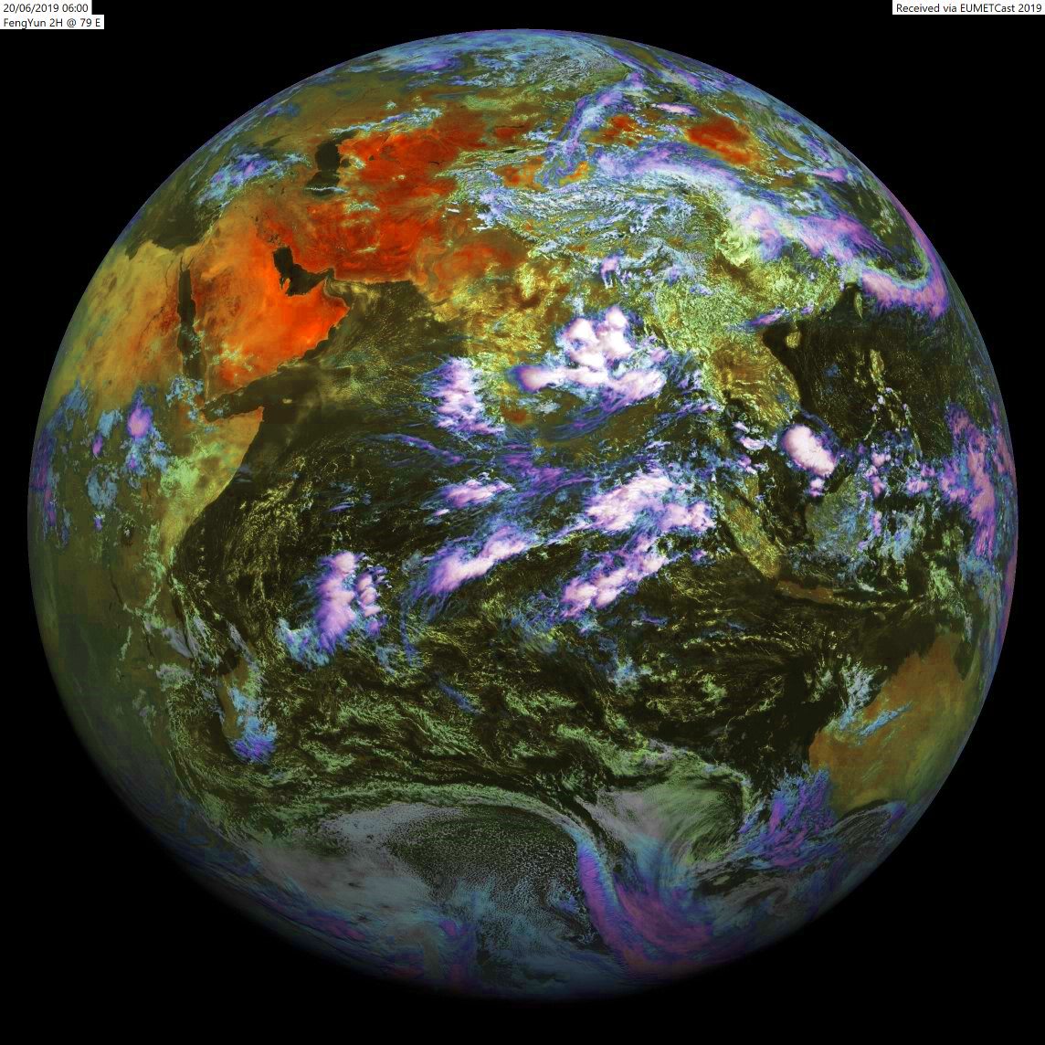 10h: globe du satellite chinois FY2H positionné par 79.°Est. Il montre de l'activité sur le Golfe du Bengale et sur notre zone près des îles Seychelles et Chagos. AB/PH