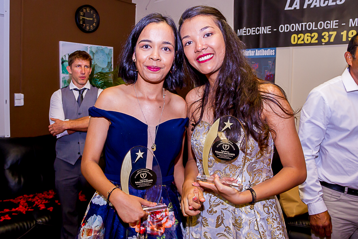 Léa & Emma ELISABETH -  Lauréates du concours de la PACES au Serment d'Hippocrate