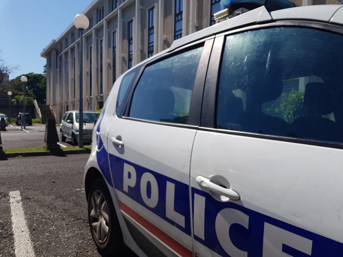 Quatre hommes mis en examen suspectés de trafic de cocaïne entre Paris et st-Pierre