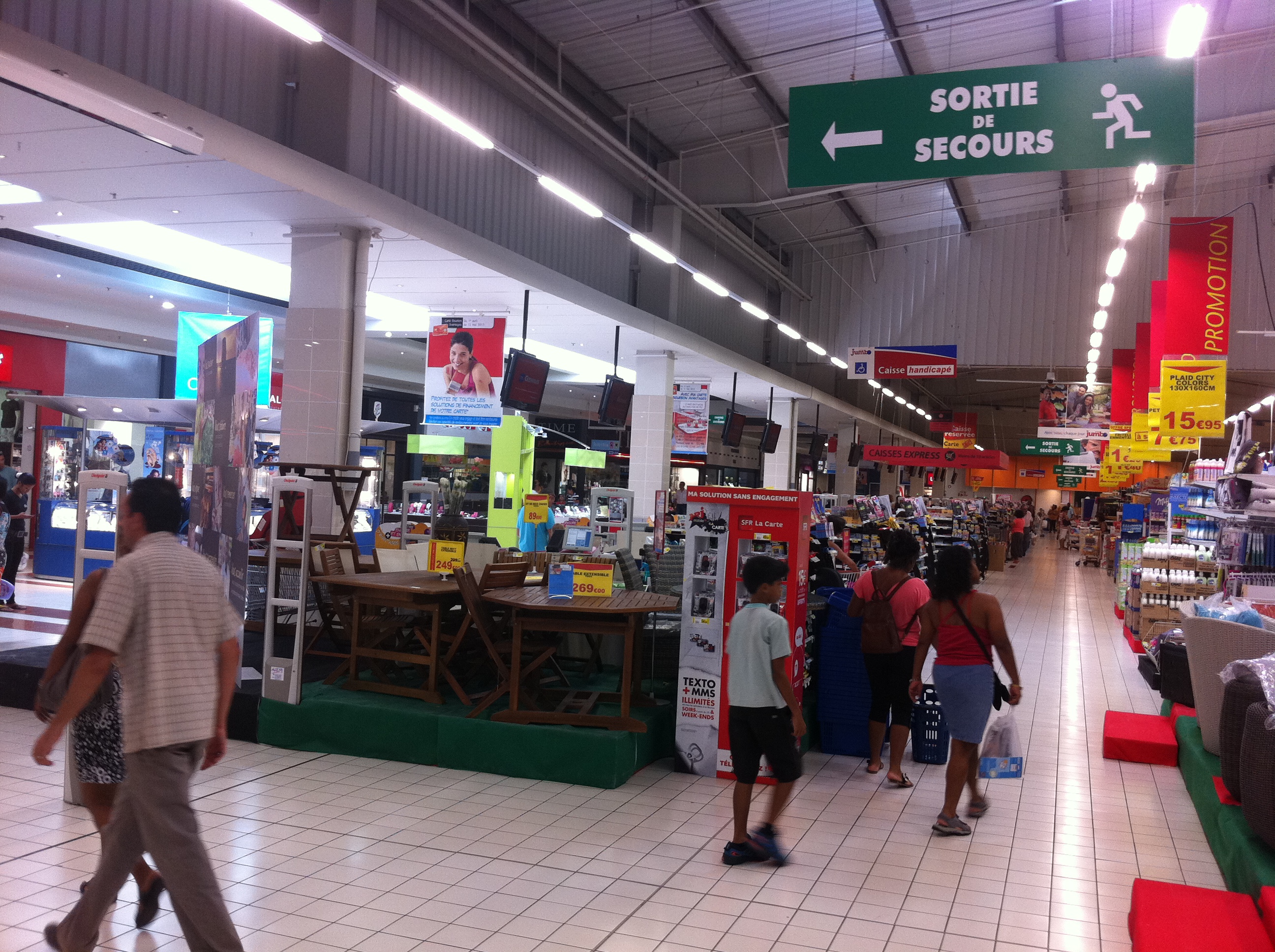 Écart de prix avec la métropole : +7,1% à La Réunion et +28 % rien que pour l'alimentaire