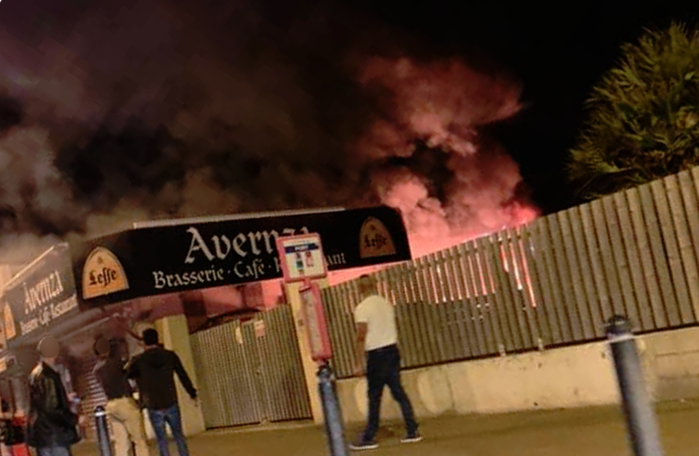 St-Pierre: Le bar l'Avernza en proie aux flammes