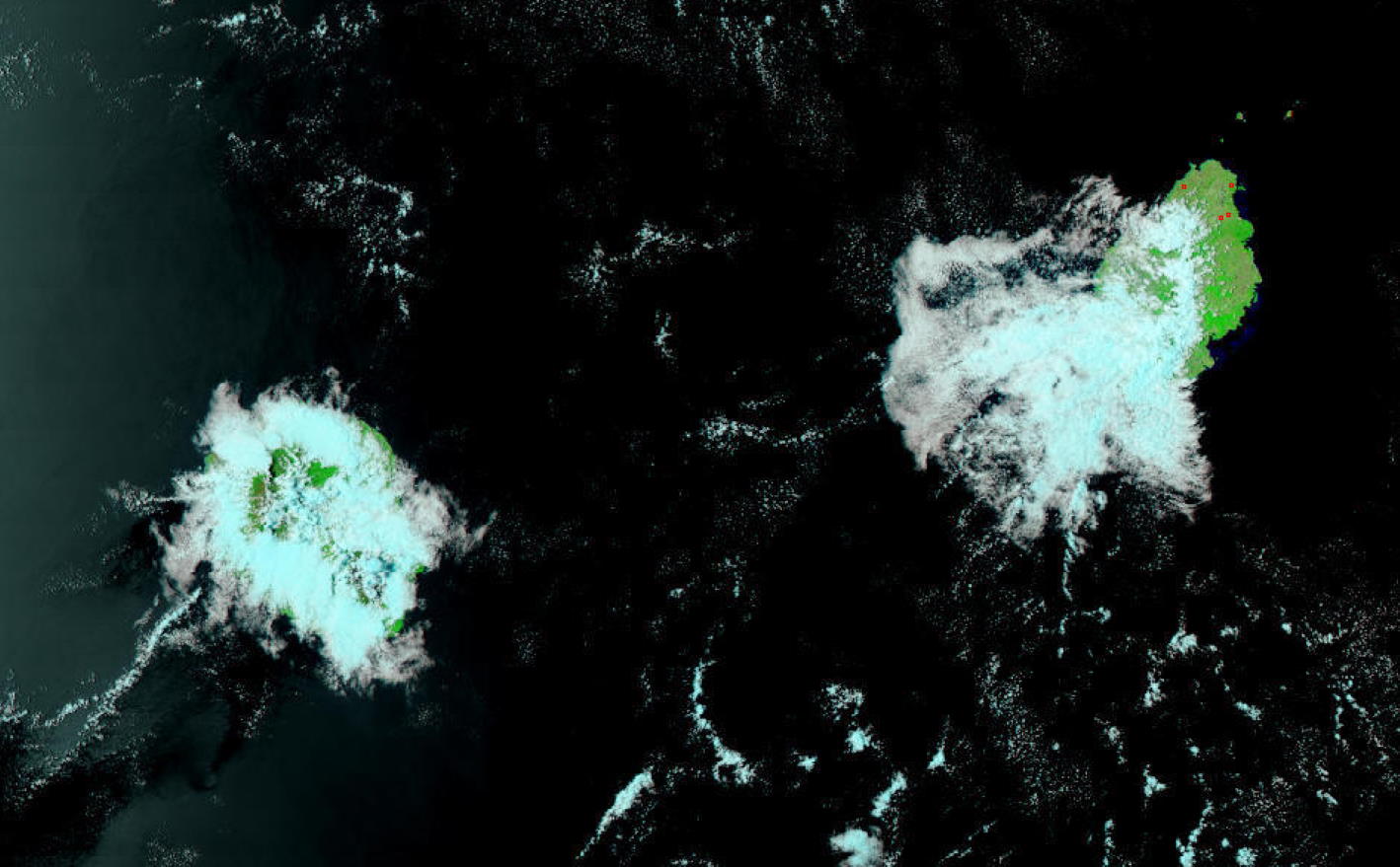 La Réunion et Maurice vues par le satellite défilant américain NPP à 13h54 cet après-midi.