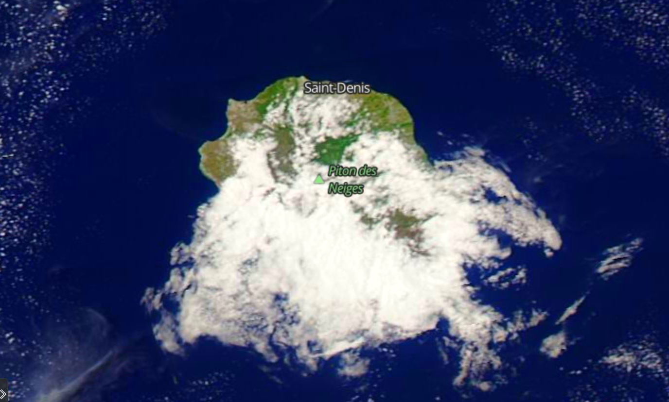 La Réunion capturée par le satellite Aqua/Modis à 14h15 cet après-midi. US NASA.