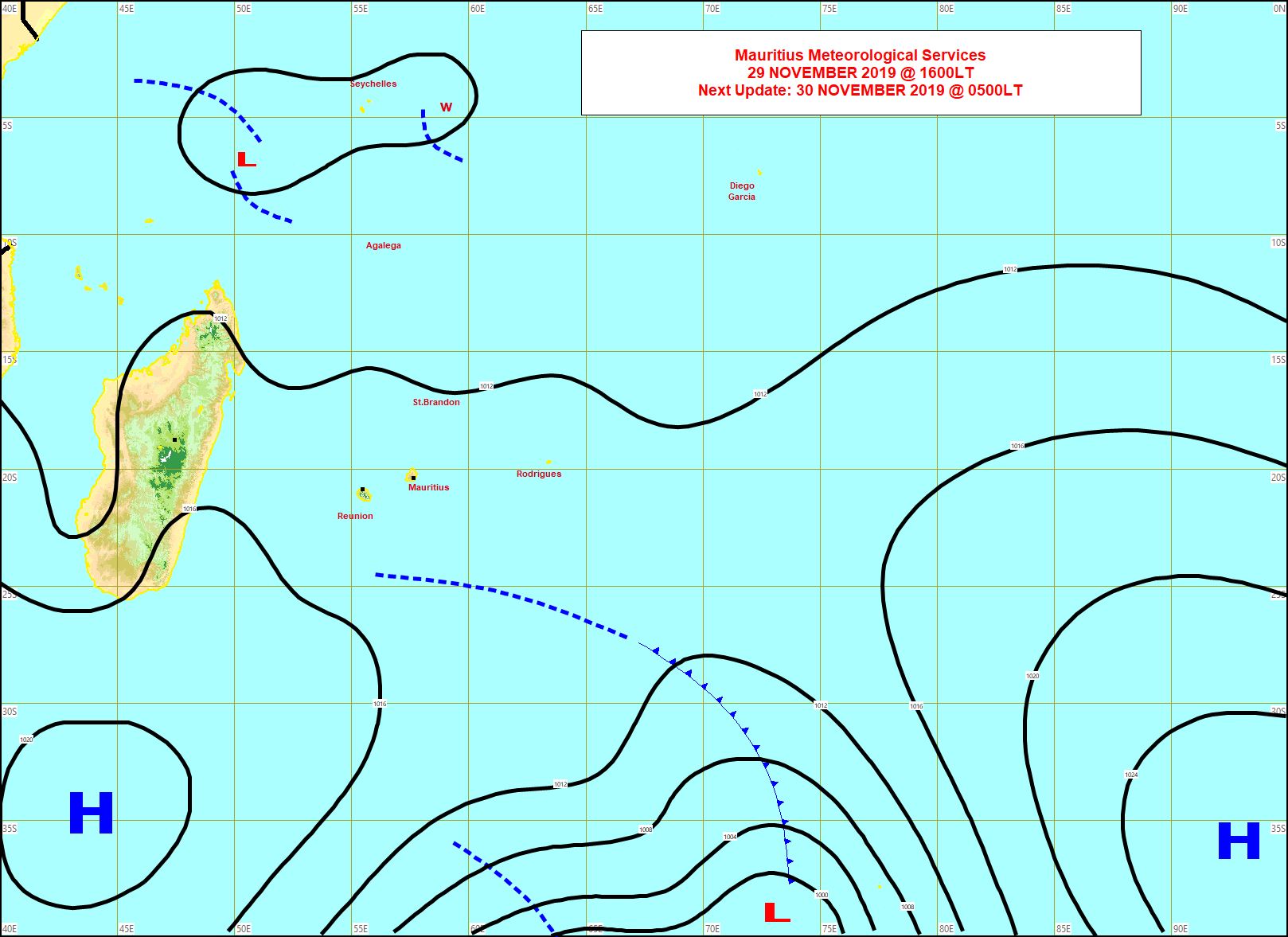 Avec l'approche de l'anticyclone(H) au Sud de Mada les vents reviennent samedi sur la Réunion. Une trace frontale transite au Sud de l'île. Au Nord de Mada une vaste zone de basses pressions(91S) reste surveillée pour une possible formation cyclonique ces prochains jours. MMS