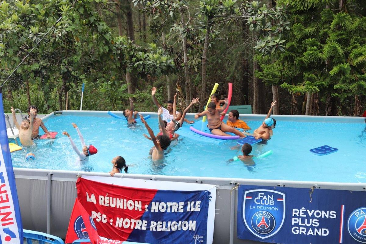 📷 Succès pour l'opération piscine à Mafate grâce au fan club du PSG