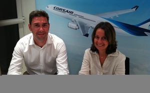 Pascal Gardin, directeur commercial de Corsair international, et Béatrice Bresson-Duboscq, la représentante à la Réunion, devant une photo d'un 747 aux nouvelles couleurs de la compagnie