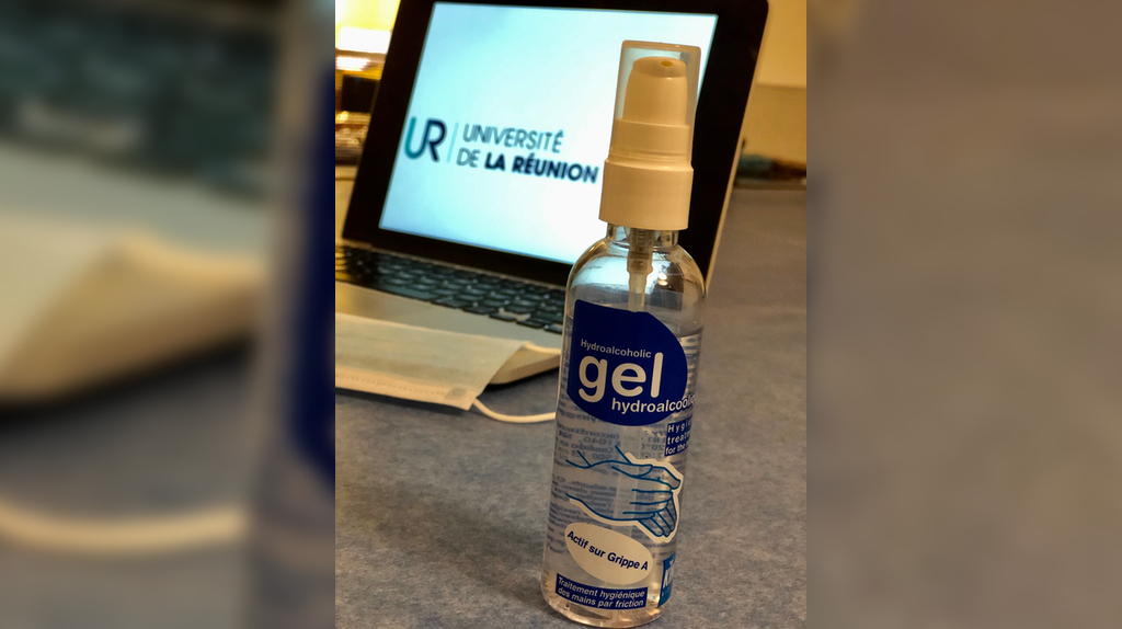Coronavirus: Les laboratoires de l'université de la Réunion se mobilisent en fabriquant du gel hydroalcoolique
