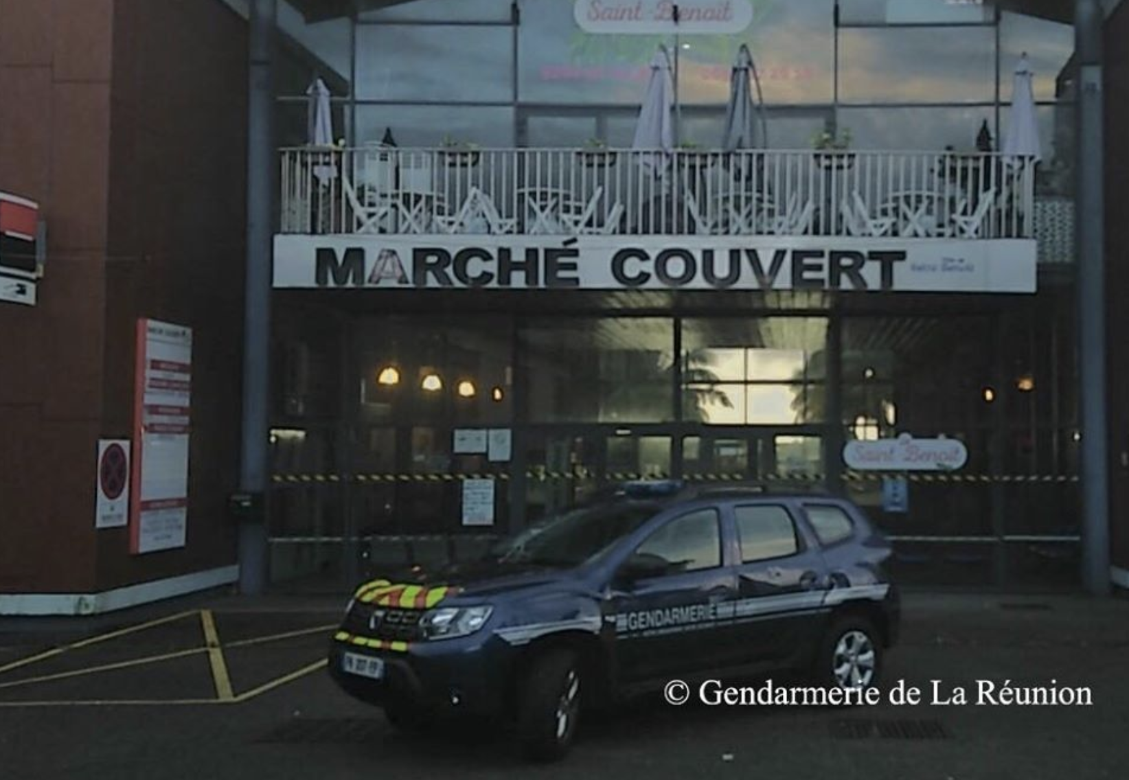 Six jeunes cambrioleurs pris en flagrant délit au marché couvert de St-Benoît